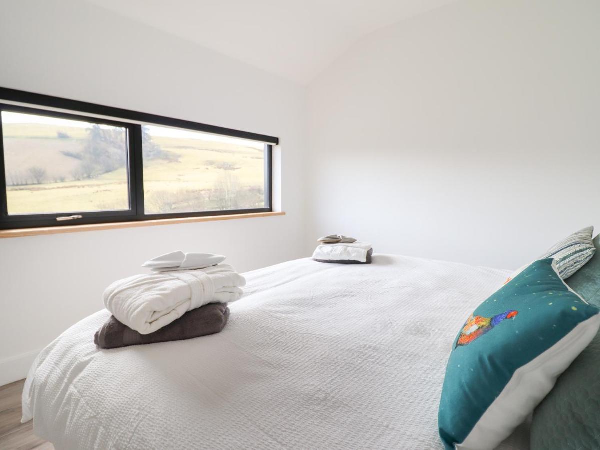 The Sheep Shed Villa ออสเวสตรี ภายนอก รูปภาพ